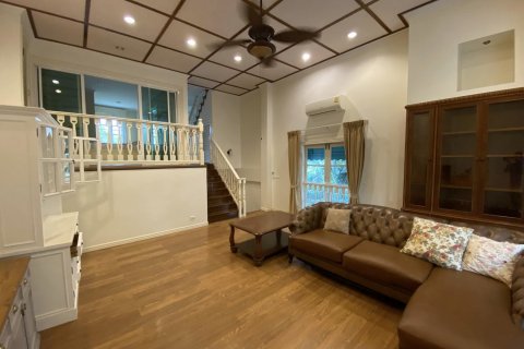 Таунхаус в Бангкоке, Таиланд с 4 спальнями  № 143123 - фото 7