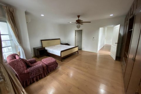 Таунхаус в Бангкоке, Таиланд с 4 спальнями  № 143123 - фото 17