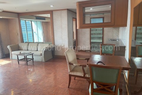 Condo in Bangkok, Thailand, 1 bedroom  № 143121 - photo 2