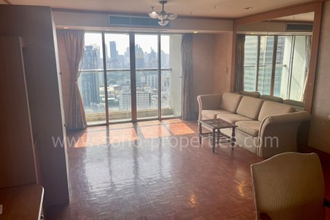 Condo in Bangkok, Thailand, 1 bedroom  № 143121 - photo 1