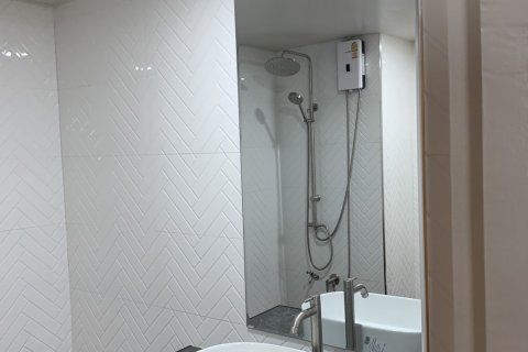 Студия в кондо в Бангкоке, Таиланд № 143120 - фото 11
