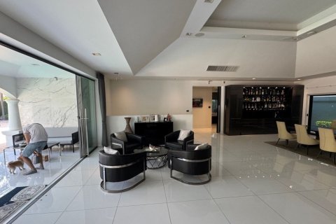 Дом в Паттайе, Таиланд с 6 спальнями  № 171841 - фото 24