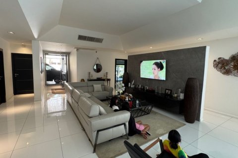 Дом в Паттайе, Таиланд с 6 спальнями  № 171841 - фото 17