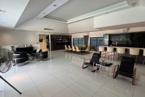 House in Pattaya, Thailand 6 bedrooms № 171841