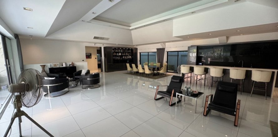 Дом в Паттайе, Таиланд с 6 спальнями  № 171841