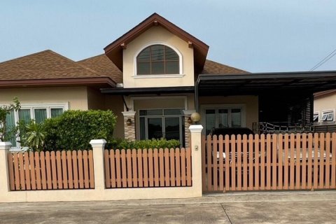 House in Pattaya, Thailand 4 bedrooms № 171837 - photo 1
