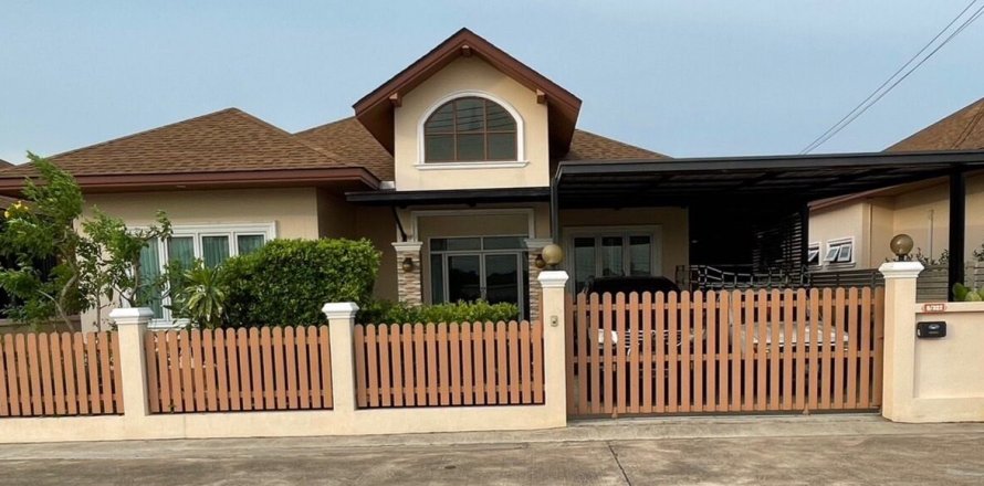 House in Pattaya, Thailand 4 bedrooms № 171837