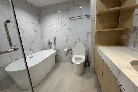 Condo in Huai Khwang, Bangkok, Thailand, 2 bedrooms  № 137422 - photo 7