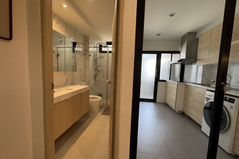 Condo in Huai Khwang, Bangkok, Thailand, 2 bedrooms  № 137422 - photo 4