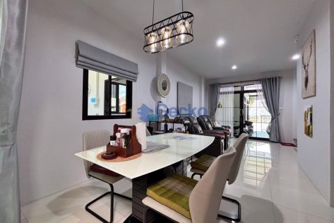 House in Pattaya, Thailand 3 bedrooms № 195920 - photo 9