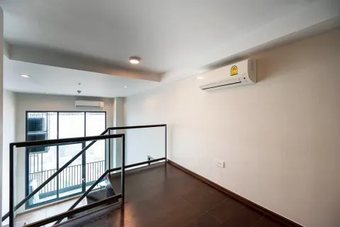 Кондоминиум с 3 спальнями в Ваттхане, Бангкок, Таиланд № 139510 - фото 2