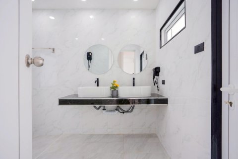 Villa in Pattaya, Thailand 4 bedrooms № 147480 - photo 6