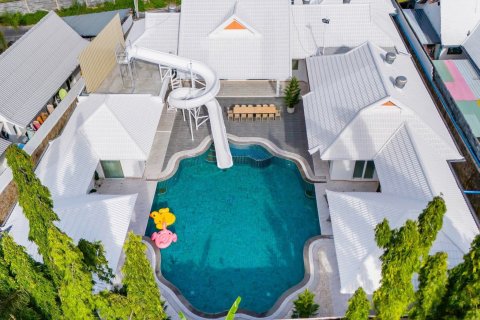 Villa in Pattaya, Thailand 4 bedrooms № 147480 - photo 1