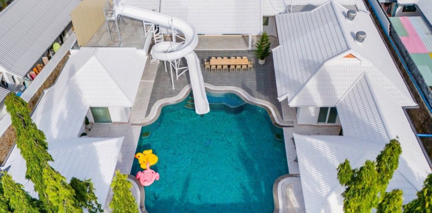 Villa in Pattaya, Thailand 4 bedrooms № 147480