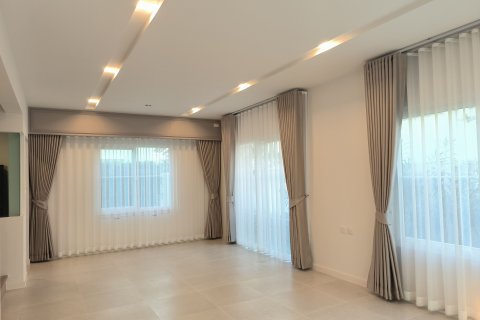 Maison à Bang Kaeo, Thaïlande 3 chambres № 140229 - photo 7