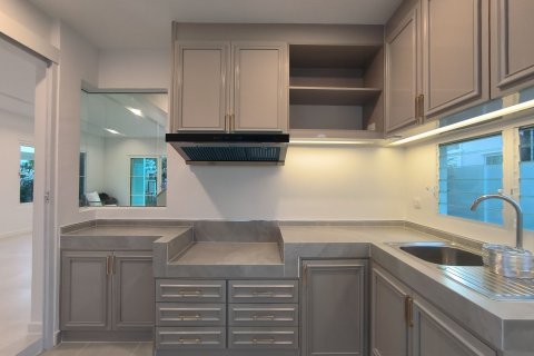 Maison à Bang Kaeo, Thaïlande 3 chambres № 140229 - photo 8