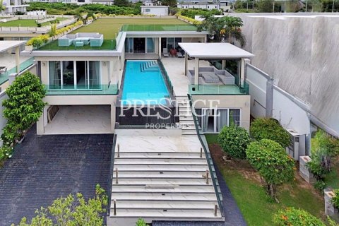 House in Pattaya, Thailand 10 bedrooms № 197918