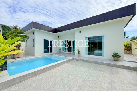 House in Pattaya, Thailand 3 bedrooms № 197915