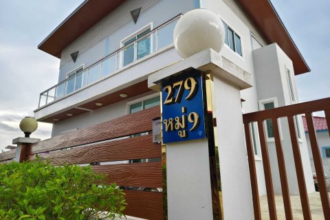 House in Lom Sak, Thailand 5 bedrooms № 148631 - photo 1