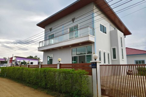 House in Lom Sak, Thailand 5 bedrooms № 148631 - photo 3