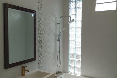 House in Lom Sak, Thailand 5 bedrooms № 148631 - photo 8