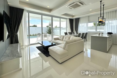 House in Pattaya, Thailand 3 bedrooms № 113575 - photo 6