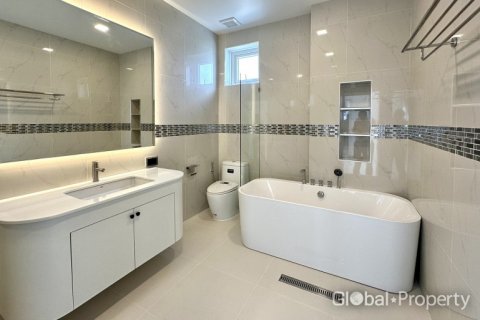 House in Pattaya, Thailand 3 bedrooms № 113575 - photo 20