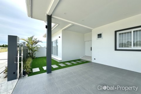 House in Pattaya, Thailand 3 bedrooms № 113575 - photo 29