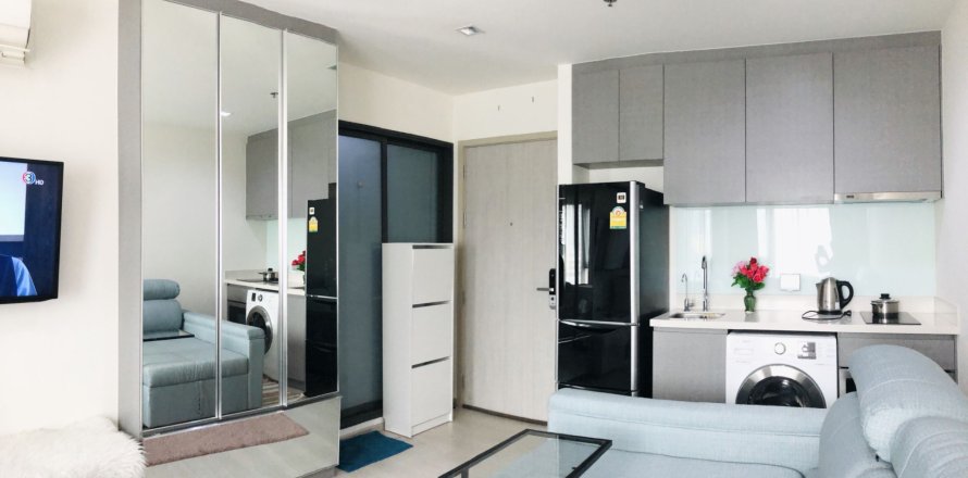 Studio in the Condo in Khlong Toei, Bangkok, Thailand № 152859