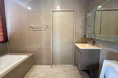 Condo in Watthana, Bangkok, Thailand, 2 bedrooms  № 152857 - photo 17