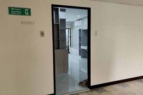 Студия в кондо в Клонг Тоэй, Бангкок, Таиланд № 163241 - фото 3