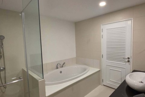 Condo in Hua Hin, Thailand, 2 bedrooms  № 167418 - photo 9