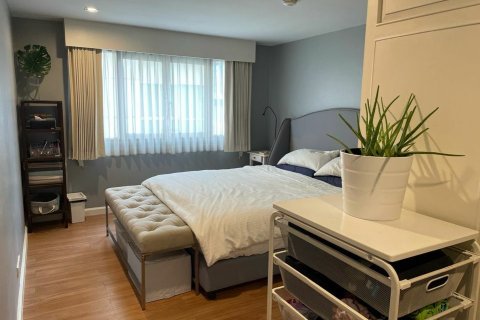 Condo in Watthana, Bangkok, Thailand, 3 bedrooms № 167420 - photo 3