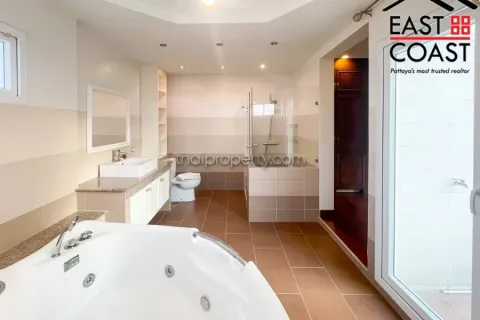 Casa de 4 dormitorios en Pattaya, Tailandia № 212746 - foto 7