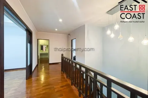 Casa de 4 dormitorios en Pattaya, Tailandia № 212746 - foto 15