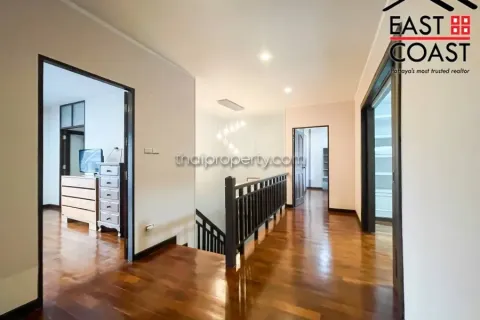 Casa de 4 dormitorios en Pattaya, Tailandia № 212746 - foto 8