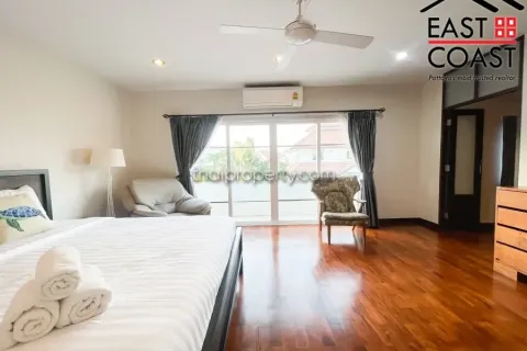 Casa de 4 dormitorios en Pattaya, Tailandia № 212746 - foto 3