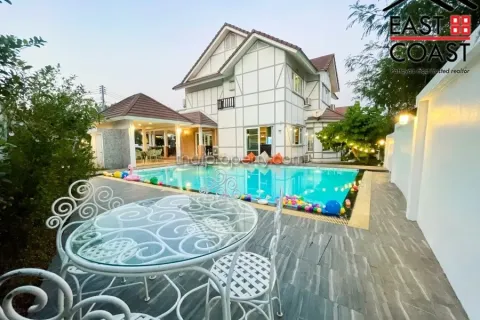 Casa de 4 dormitorios en Pattaya, Tailandia № 212746