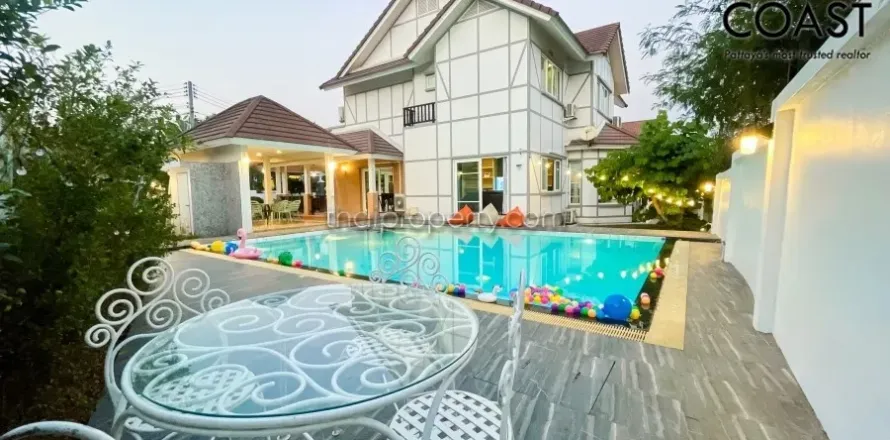 Casa de 4 dormitorios en Pattaya, Tailandia № 212746