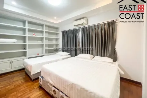 Casa de 4 dormitorios en Pattaya, Tailandia № 212746 - foto 9