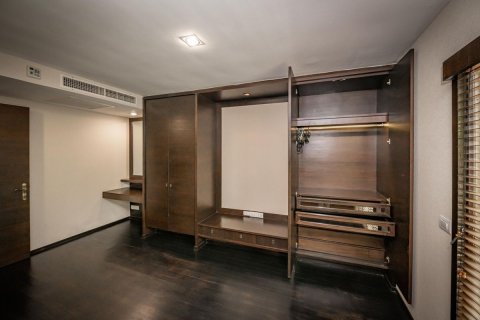 Condo in Khlong Toei, Bangkok, Thailand, 2 bedrooms  № 161354 - photo 17