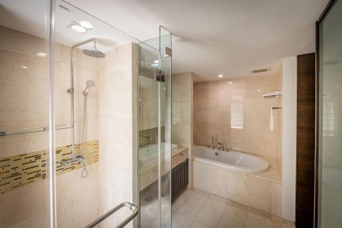 Condo in Khlong Toei, Bangkok, Thailand, 2 bedrooms  № 161354 - photo 14