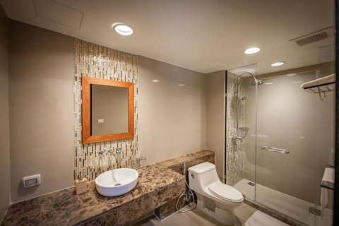 Condo in Khlong Toei, Bangkok, Thailand, 2 bedrooms  № 161354 - photo 15