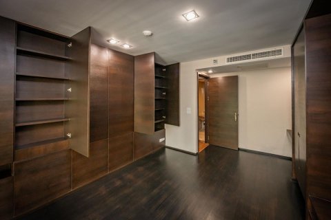 Condo in Khlong Toei, Bangkok, Thailand, 2 bedrooms  № 161354 - photo 26