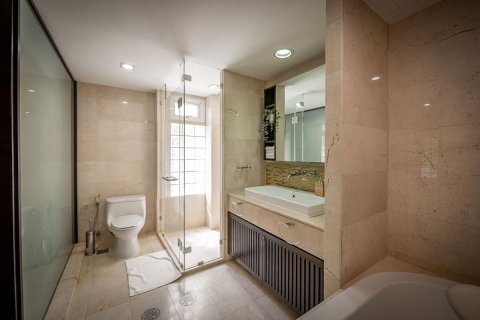 Condo in Khlong Toei, Bangkok, Thailand, 2 bedrooms  № 161354 - photo 24