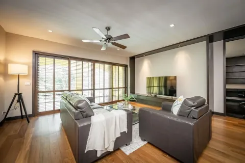 Condo in Khlong Toei, Bangkok, Thailand, 2 bedrooms  № 161354 - photo 2