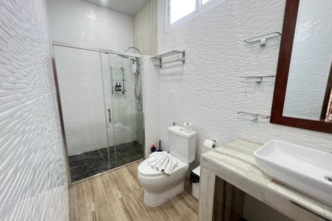 Villa in Phuket, Thailand 3 bedrooms № 170939 - photo 11