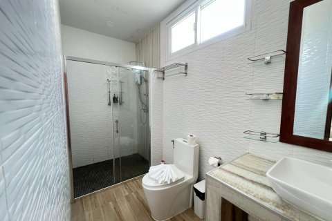 Villa in Phuket, Thailand 3 bedrooms № 170939 - photo 4