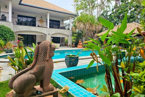 Villa in Hua Hin, Thailand 3 bedrooms № 168972 - photo 29