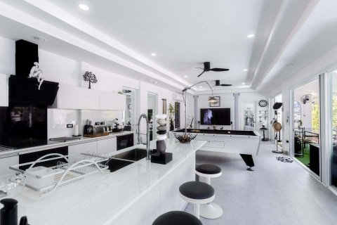 Villa in Phuket, Thailand 5 bedrooms № 160722 - photo 14